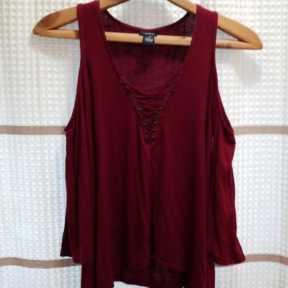 {2 for 10} Rue 21 burgundy cold shoulder top sz m - Picture 2 of 5